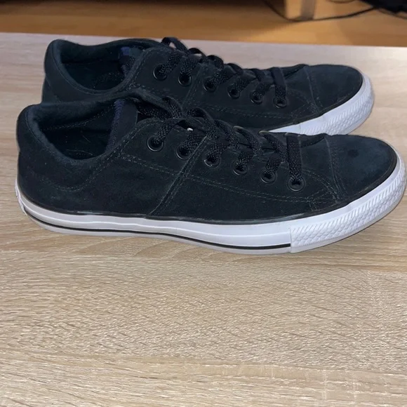 Black canvas converse shoes size 8 - Picture 2 of 6